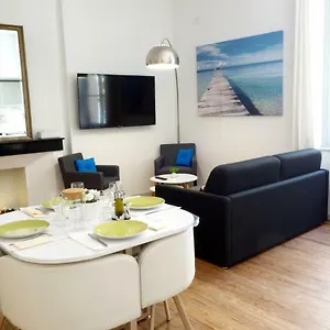 - Le Chic , Arles France